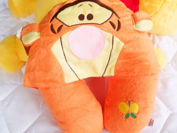 Gối kê cổ có nón trùm Tigger